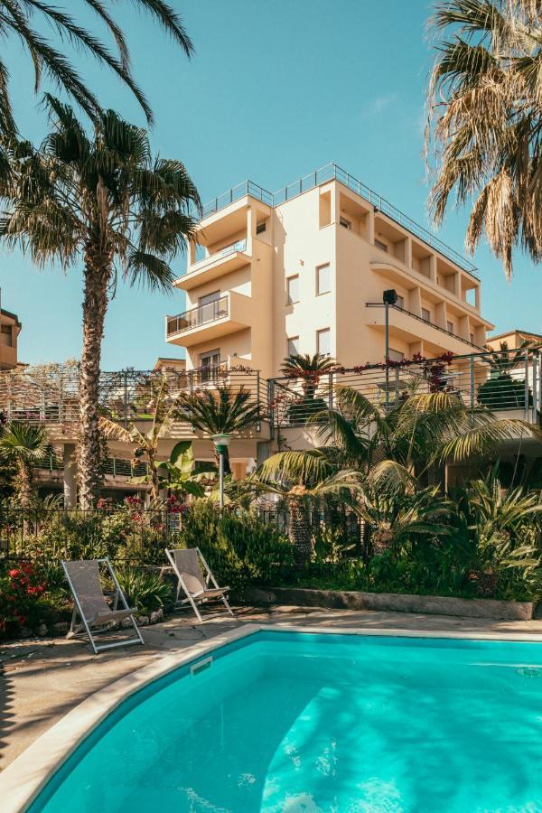Hotel Residence La Palma Finale Ligure Exteriör bild