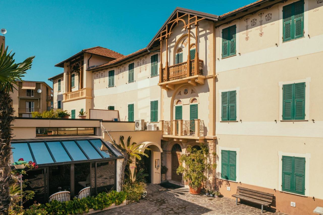 Hotel Residence La Palma Finale Ligure Exteriör bild