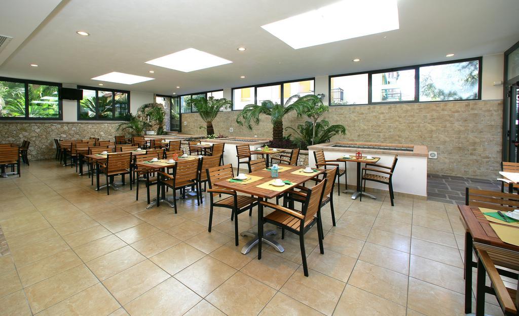 Hotel Residence La Palma Finale Ligure Exteriör bild