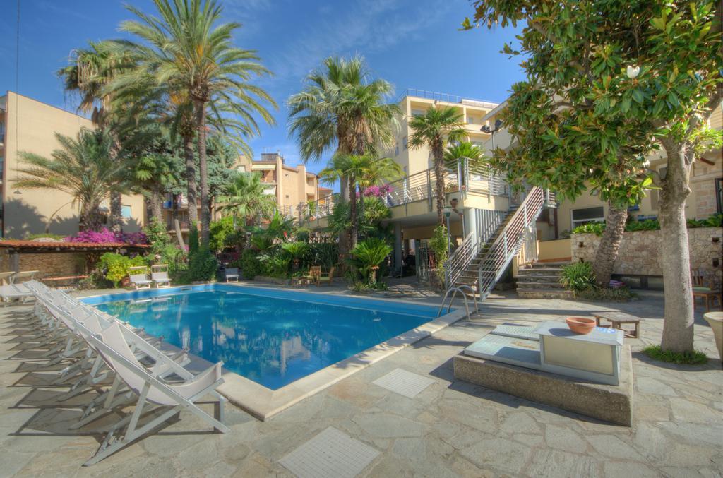 Hotel Residence La Palma Finale Ligure Exteriör bild