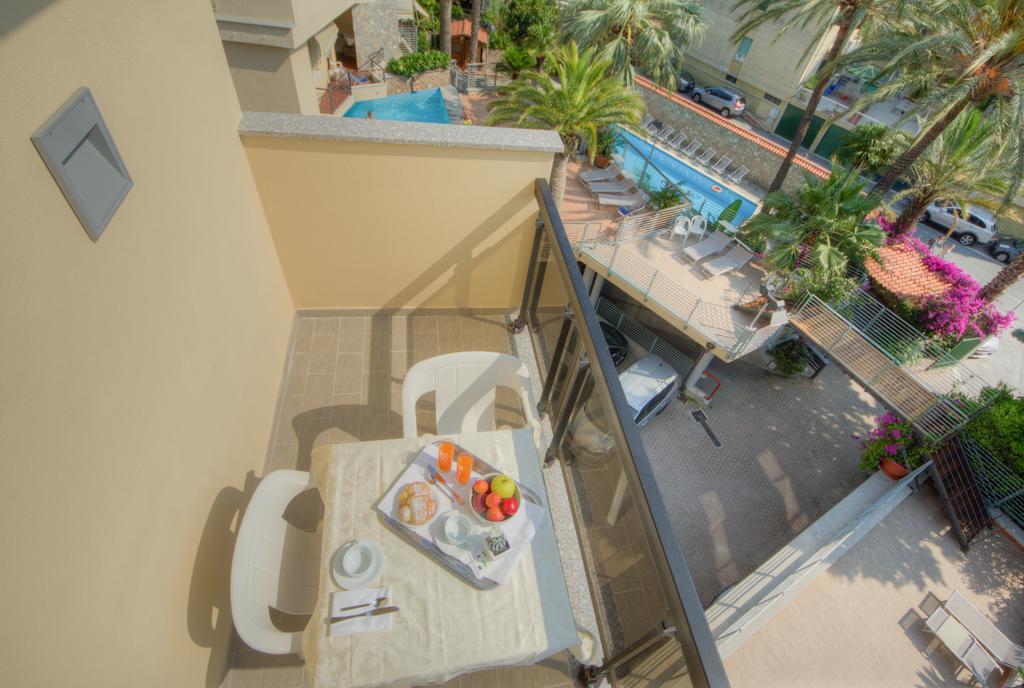 Hotel Residence La Palma Finale Ligure Exteriör bild