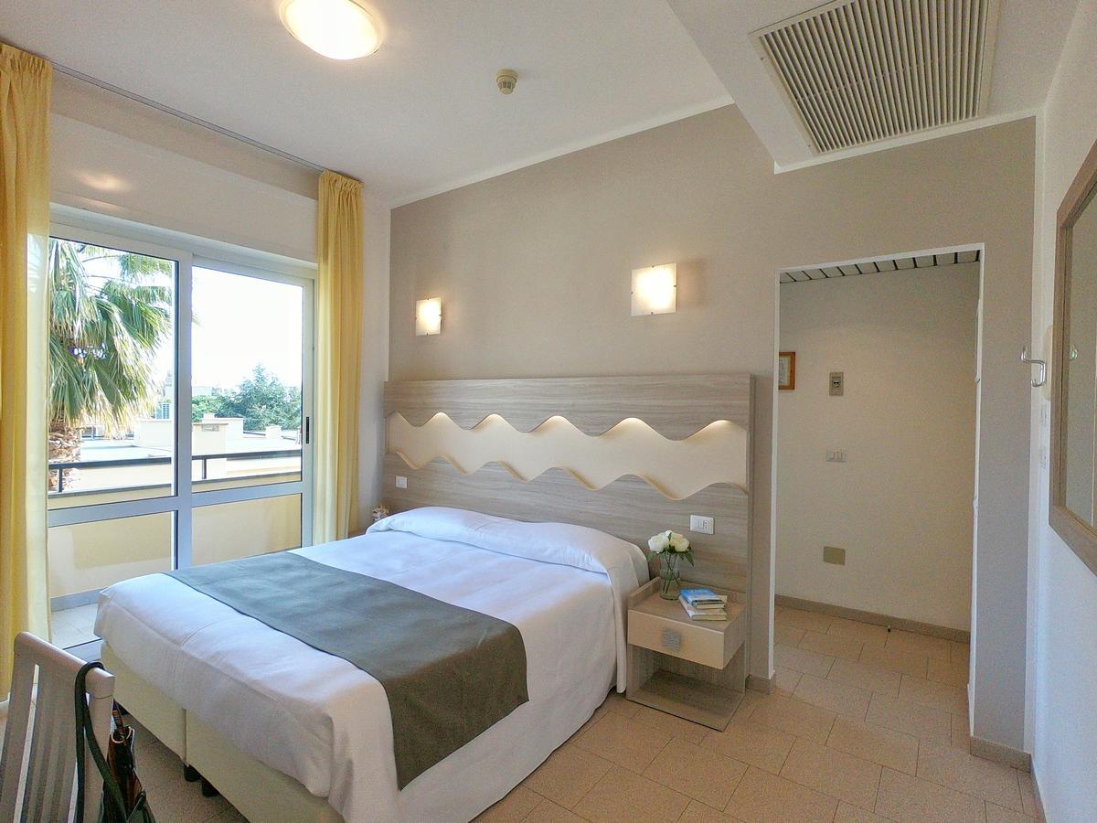Hotel Residence La Palma Finale Ligure Exteriör bild