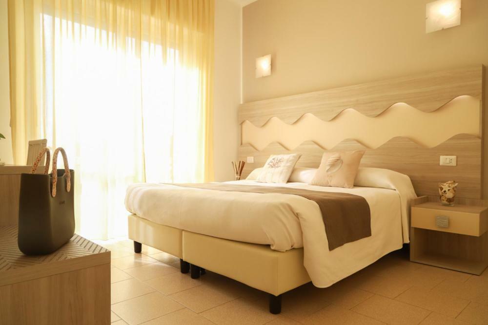 Hotel Residence La Palma Finale Ligure Exteriör bild