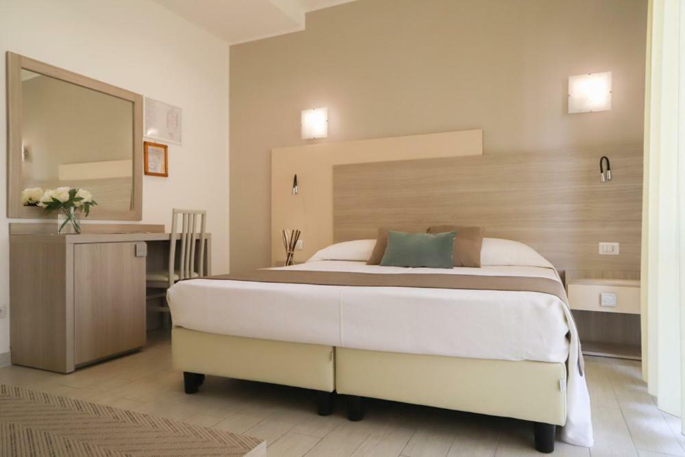 Hotel Residence La Palma Finale Ligure Exteriör bild