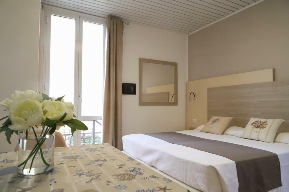 Hotel Residence La Palma Finale Ligure Exteriör bild